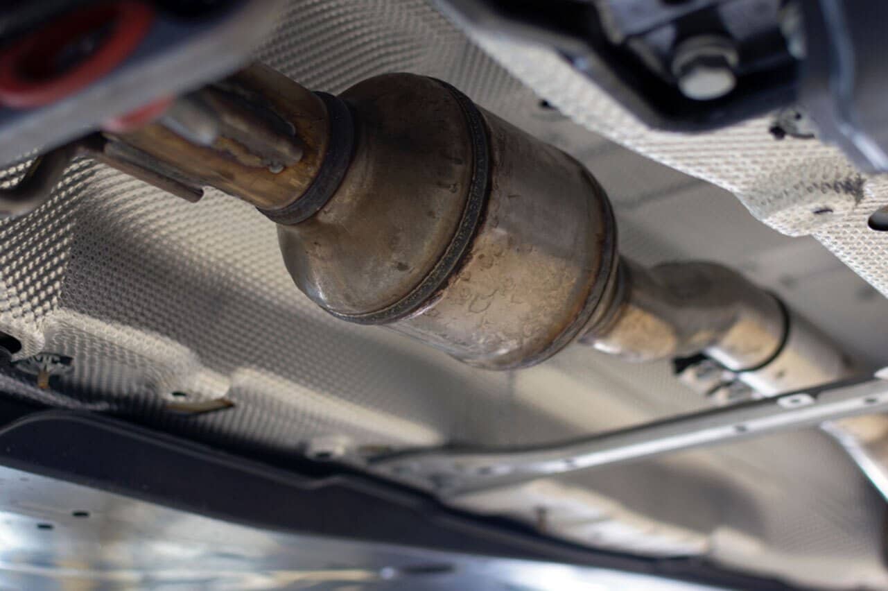 از کجا بفهمیم کاتالیزور خراب شده؟ علائم گرفتگی کاتالیزور خودرو